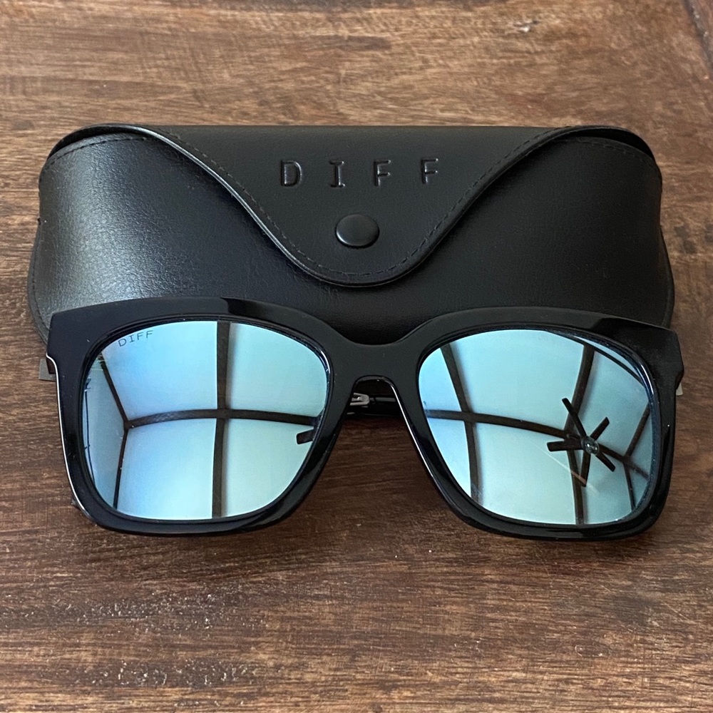 DIFF Bella Polarized with Case